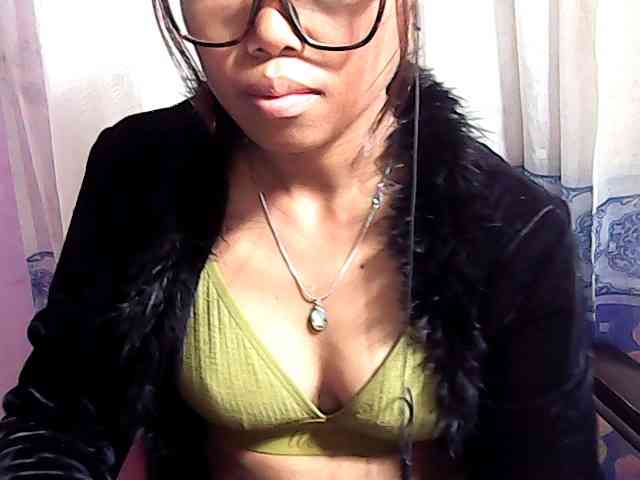Natalie-Luxa webcam