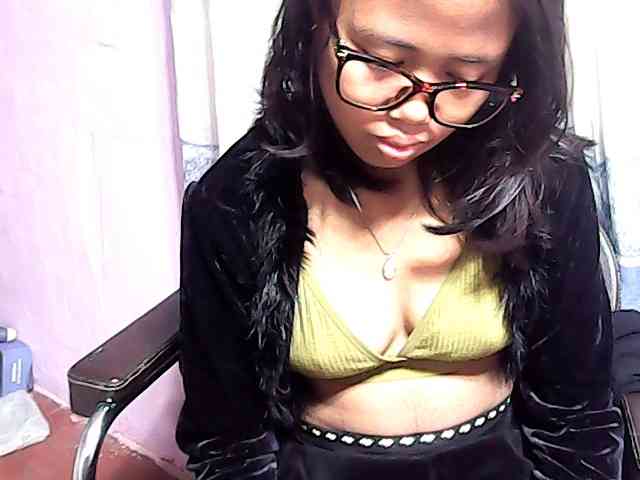 Natalie-Luxa webcam