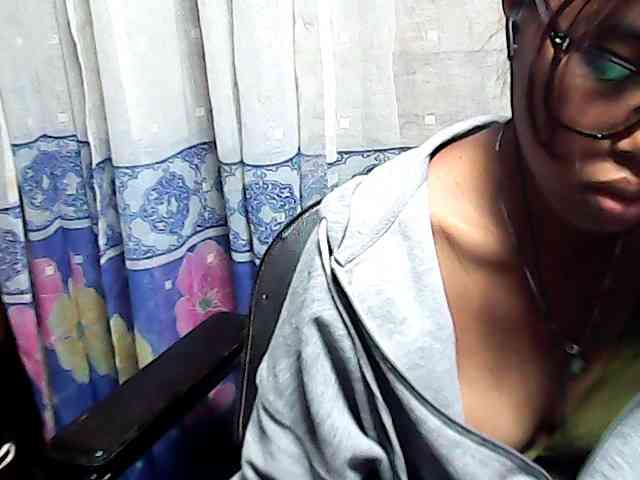 Natalie-Luxa webcam