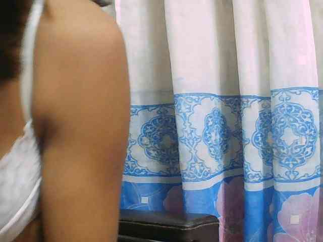 Natalie-Luxa webcam