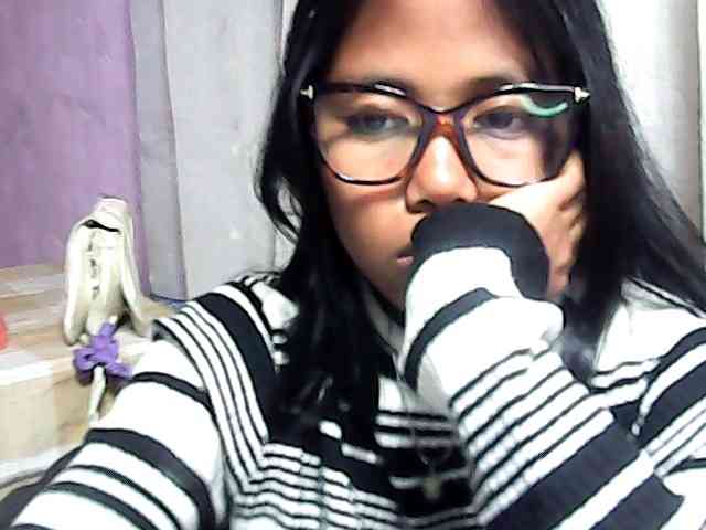 Natalie-Luxa webcam