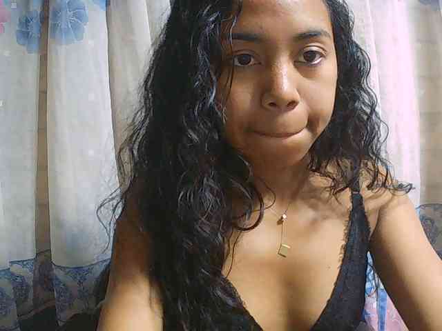 Natalie-Luxa webcam