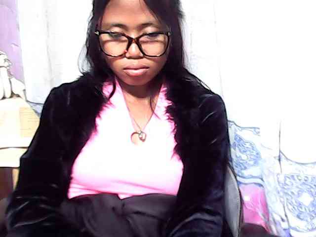 Natalie-Luxa webcam
