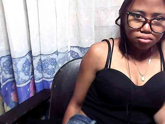 Natalie-Luxa webcam