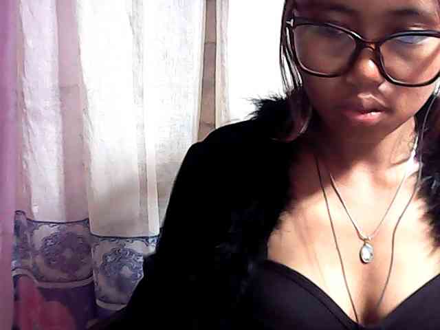 Natalie-Luxa webcam