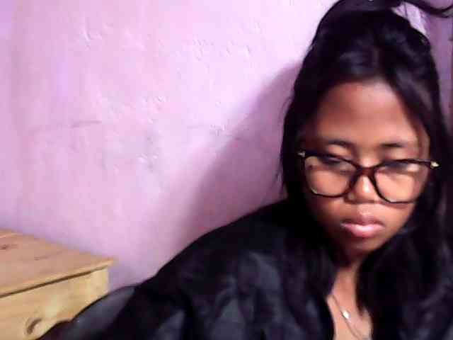 Natalie-Luxa webcam