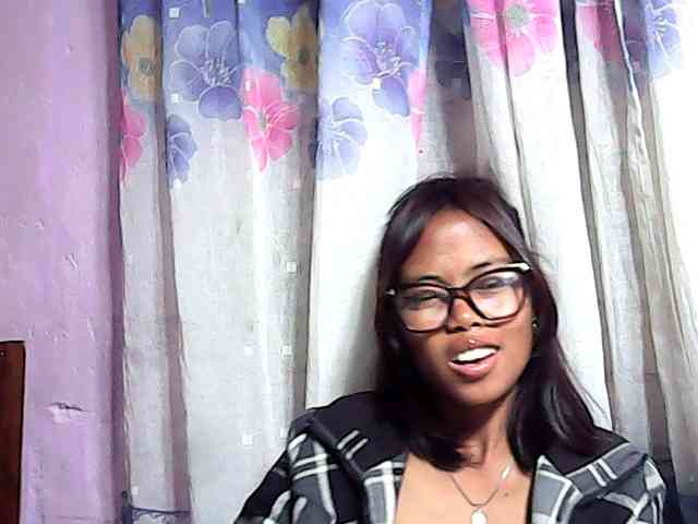 Natalie-Luxa webcam