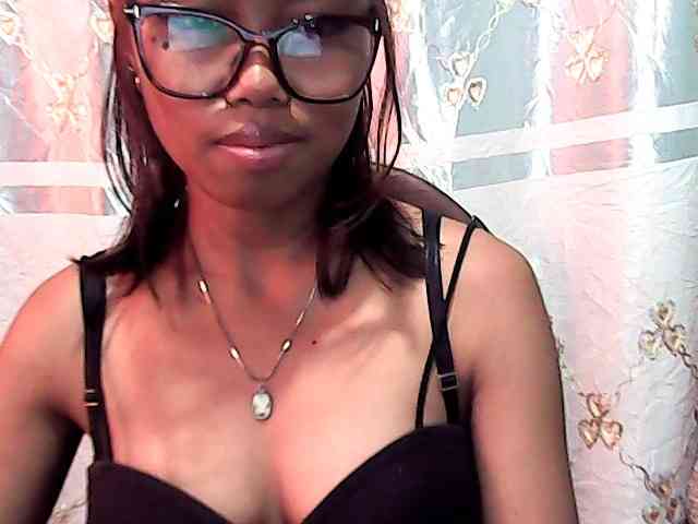 Natalie-Luxa webcam
