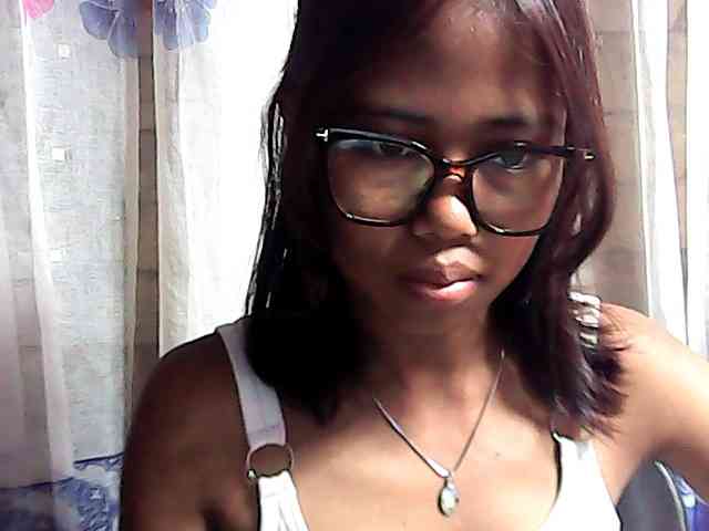 Natalie-Luxa webcam