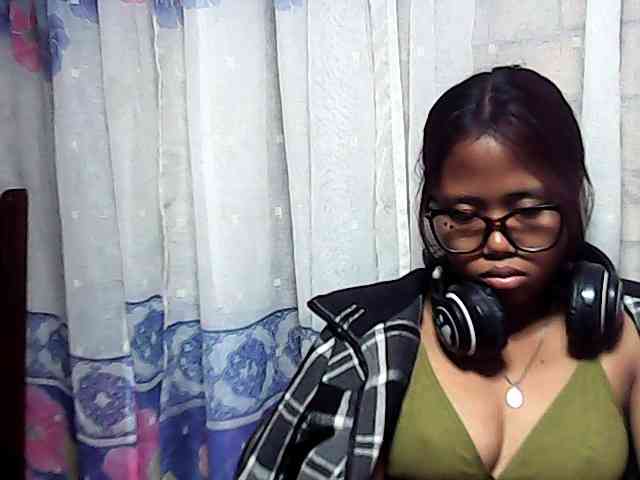 Natalie-Luxa webcam