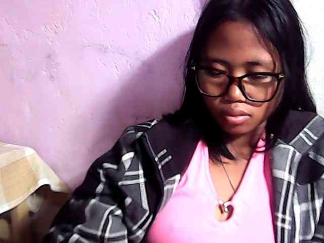 Natalie-Luxa webcam
