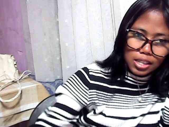 Natalie-Luxa webcam