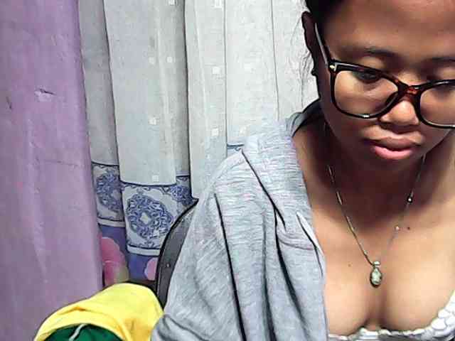 Natalie-Luxa webcam