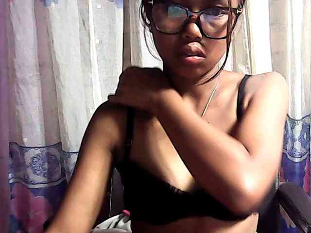 Natalie-Luxa webcam