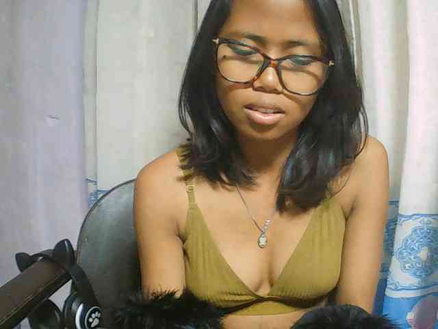 Natalie-Luxa webcam