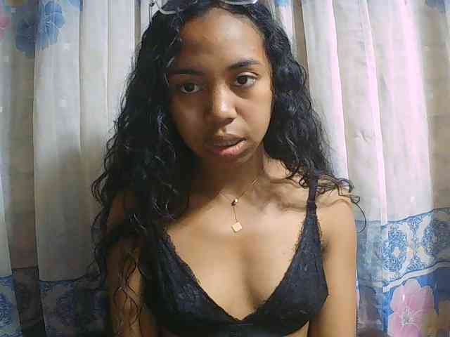 Natalie-Luxa webcam