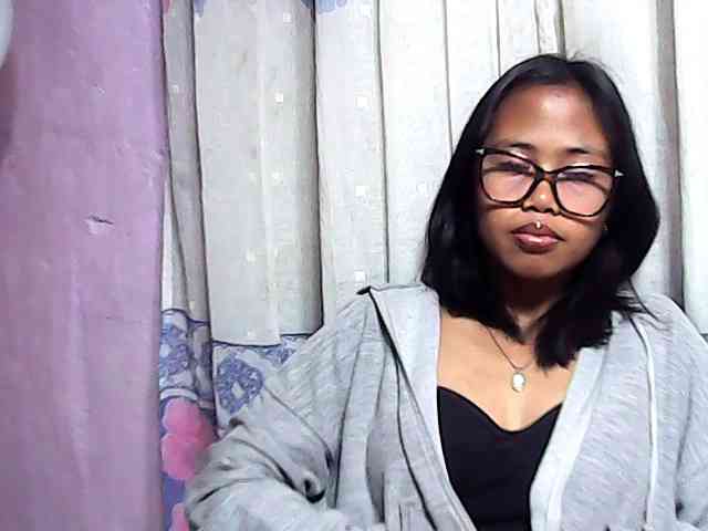 Natalie-Luxa webcam