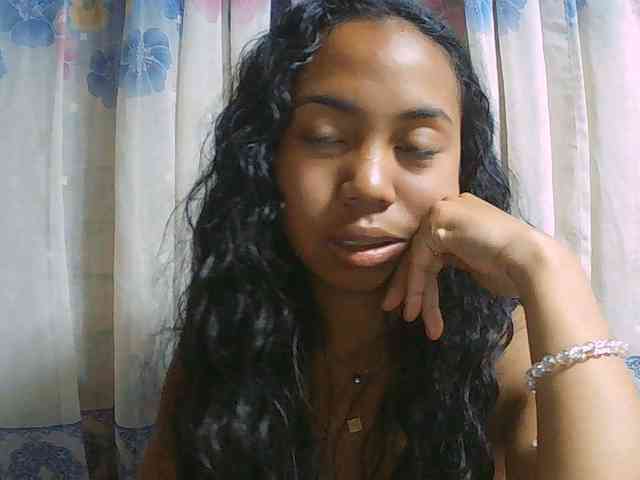 Natalie-Luxa webcam