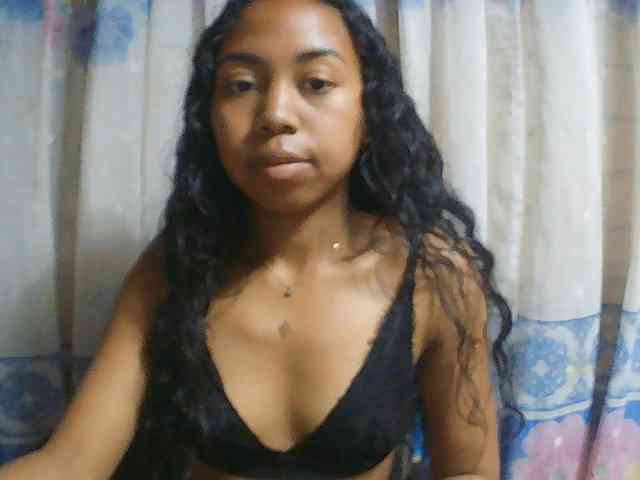 Natalie-Luxa webcam
