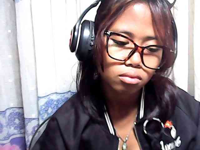 Natalie-Luxa webcam