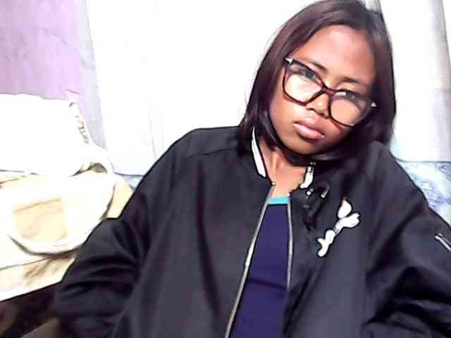 Natalie-Luxa webcam