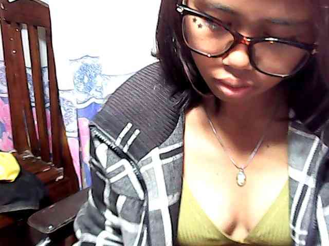 Natalie-Luxa webcam
