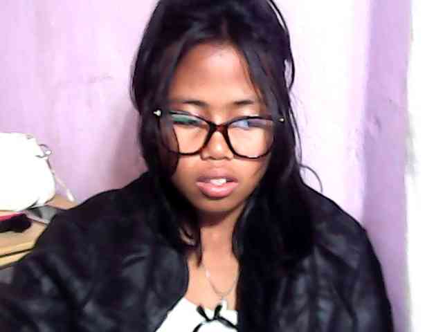Natalie-Luxa webcam