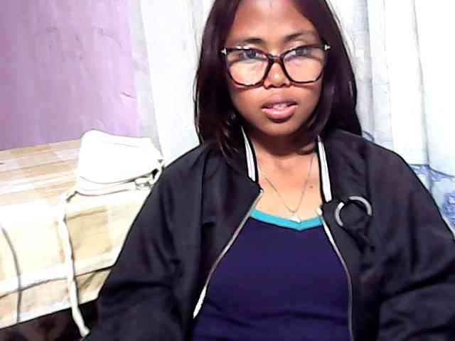 Natalie-Luxa webcam