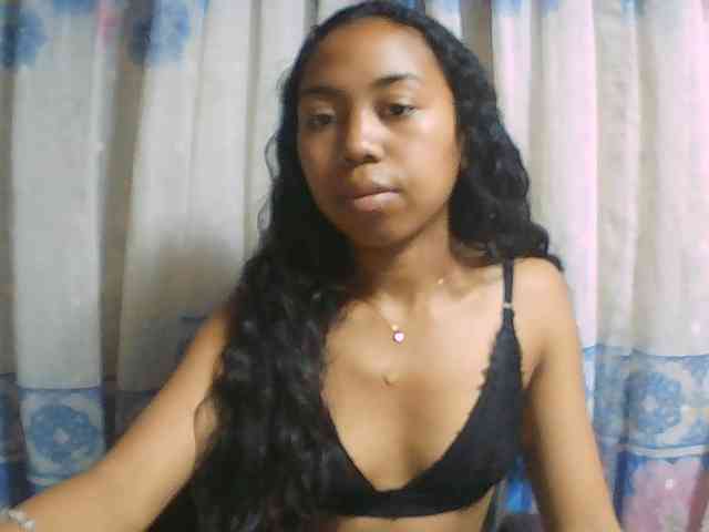 Natalie-Luxa webcam