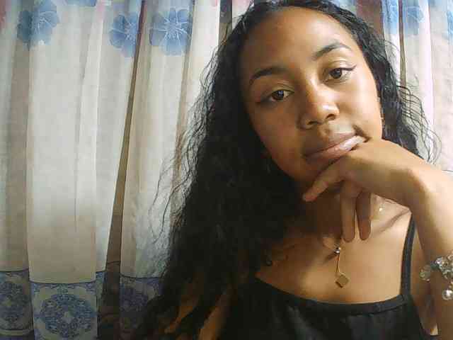 Natalie-Luxa webcam