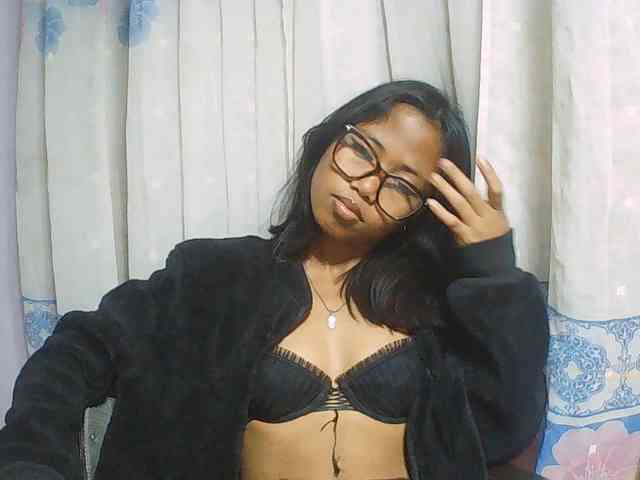 Natalie-Luxa webcam