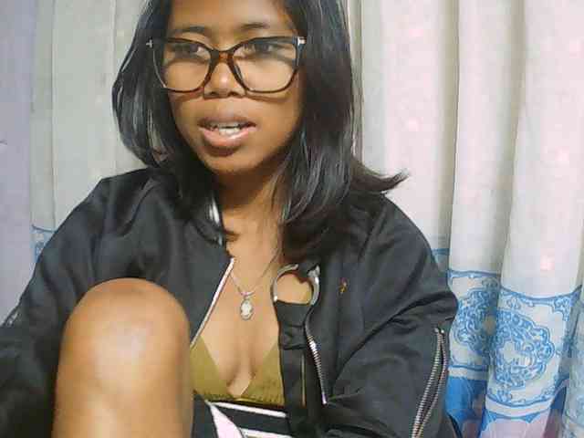 Natalie-Luxa webcam
