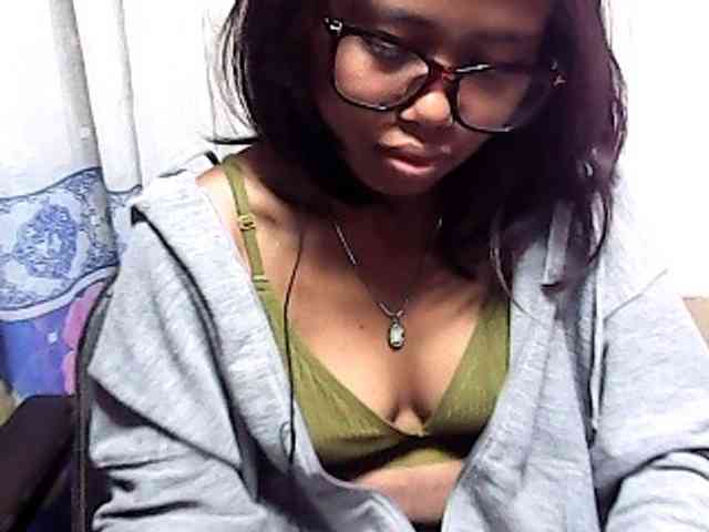 Natalie-Luxa webcam