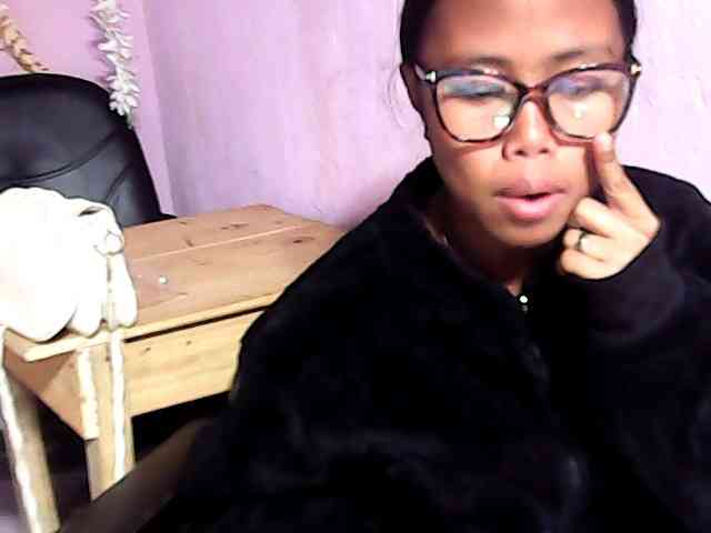 Natalie-Luxa webcam