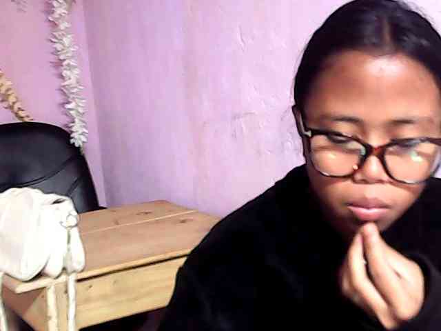 Natalie-Luxa webcam