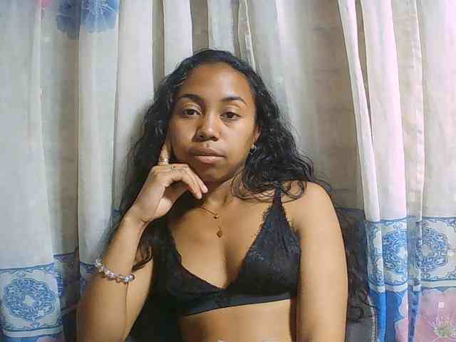 Natalie-Luxa webcam