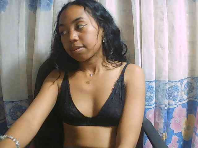 Natalie-Luxa webcam
