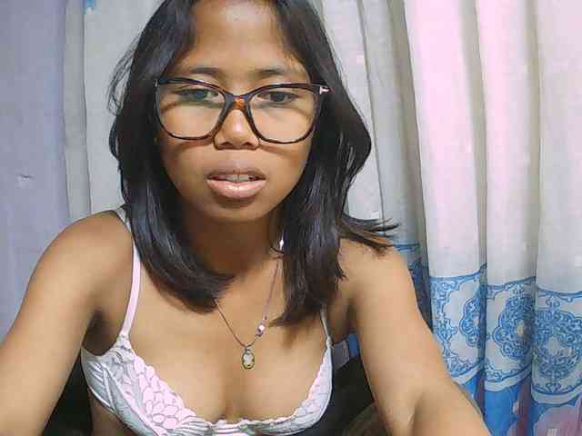 Natalie-Luxa webcam