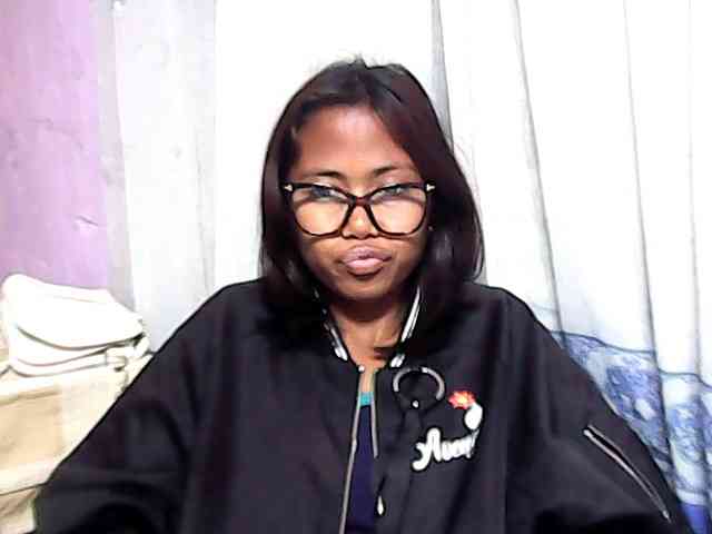 Natalie-Luxa webcam