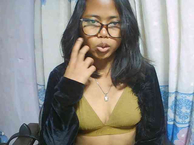 Natalie-Luxa webcam
