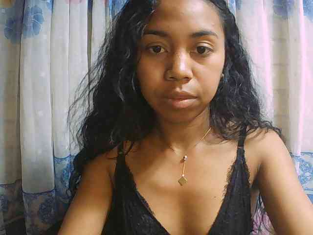 Natalie-Luxa webcam