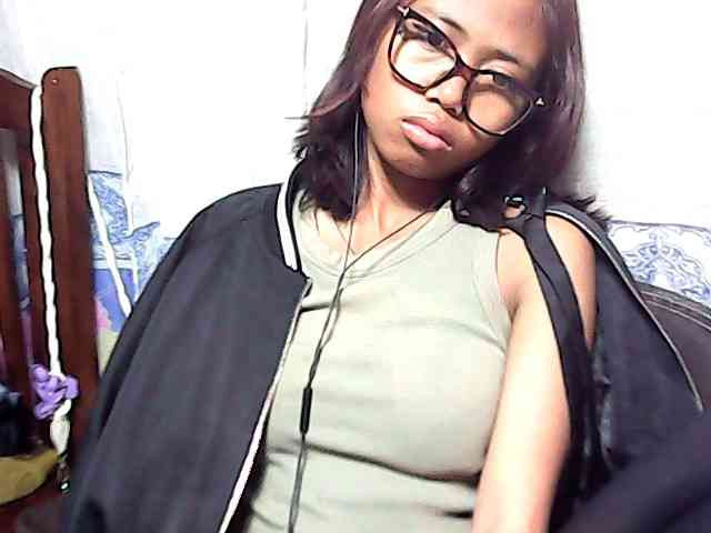 Natalie-Luxa webcam