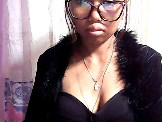 Natalie-Luxa webcam