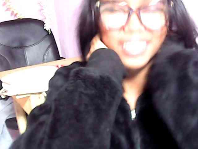 Natalie-Luxa webcam