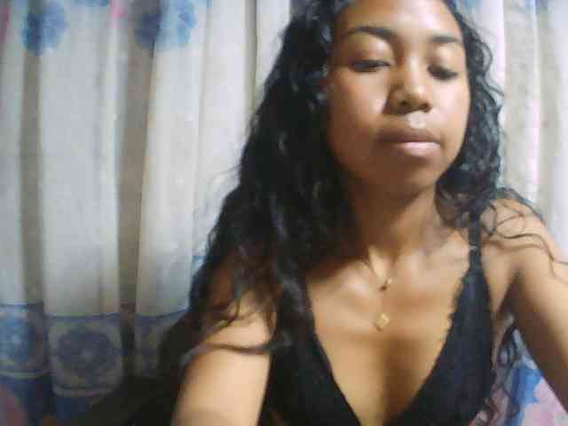 Natalie-Luxa webcam