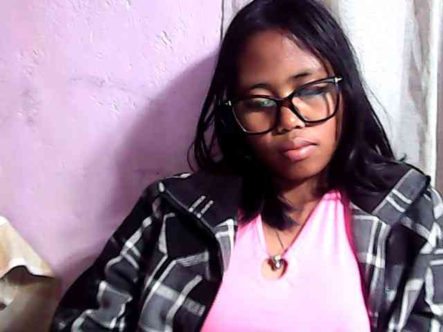 Natalie-Luxa webcam