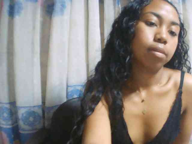 Natalie-Luxa webcam