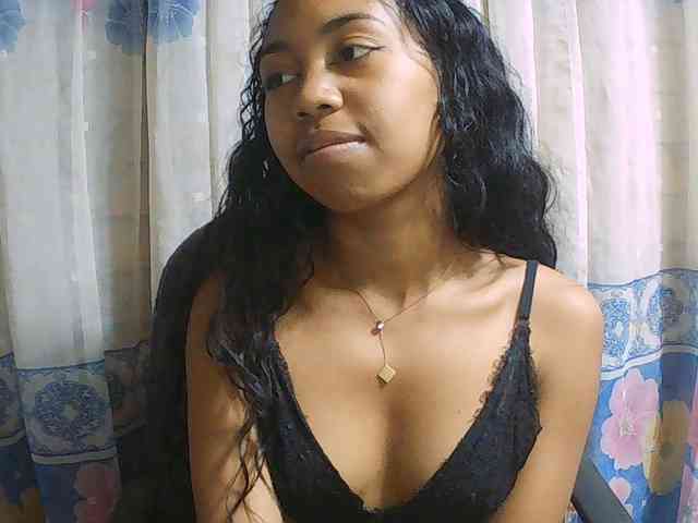 Natalie-Luxa webcam