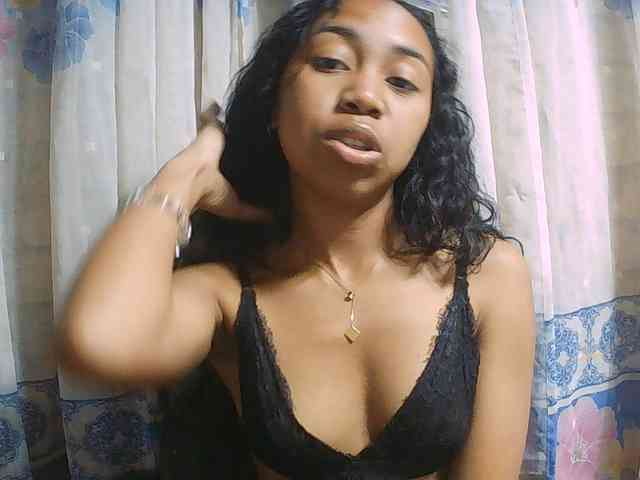 Natalie-Luxa webcam