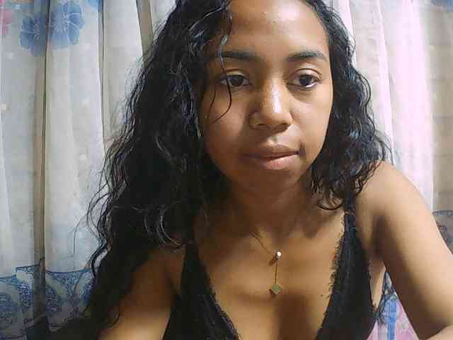 Natalie-Luxa webcam